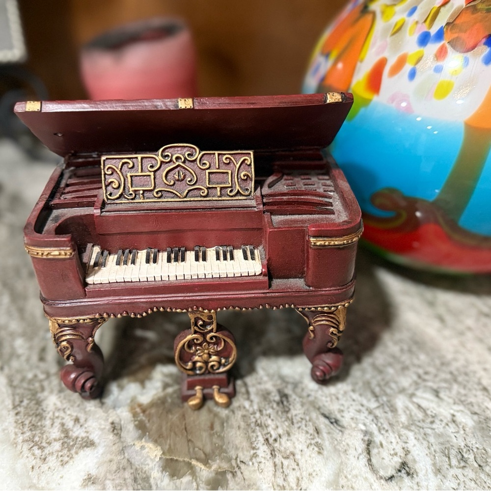 Victorian Trading Co Piano Figurine with Gold Accents MusicBox